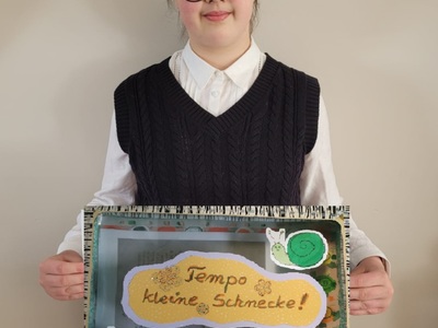 Alt="Zdjęcie przedstawia uczennicę biorącą udział w Spielfabrik – etap szkolny Konkursu Wojewódzkiego."