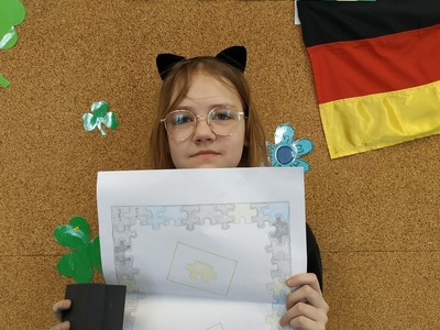Alt="Zdjęcie przedstawia uczennicę biorącą udział w Spielfabrik – etap szkolny Konkursu Wojewódzkiego."