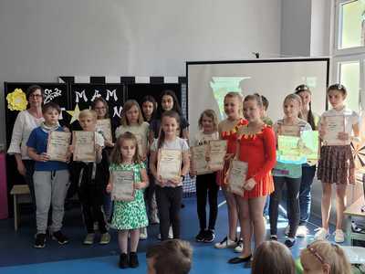 Alt="„Wszyscy uczestnicy konkursu Mam talent w Szkole w Zborowskiem."