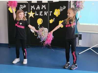 Alt="„Uczestniczki konkursu Mam talent w Szkole w Zborowskiem."