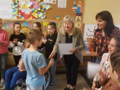 Alt="Zdjęcie przedstawia aktywności uczniów podczas Szkolnego Tygodnia Języków."