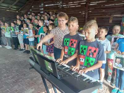 Alt="Zdjęcia przedstawiają Piknik Rodzinny "Mama, Tata i ja" zorganizowany przez ZSP w Ciasnej."