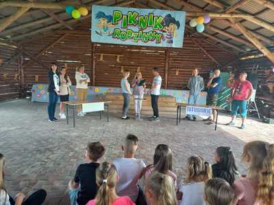 Alt="Zdjęcia przedstawiają Piknik Rodzinny "Mama, Tata i ja" zorganizowany przez ZSP w Ciasnej."