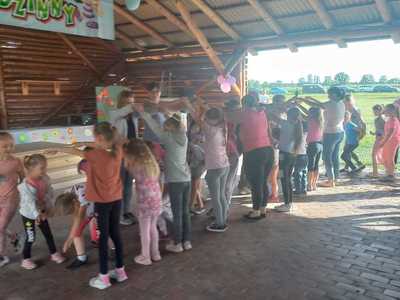 Alt="Zdjęcia przedstawiają Piknik Rodzinny "Mama, Tata i ja" zorganizowany przez ZSP w Ciasnej."