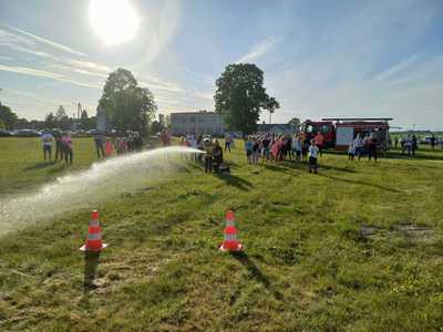 Alt="Zdjęcia przedstawiają Piknik Rodzinny "Mama, Tata i ja" zorganizowany przez ZSP w Ciasnej."