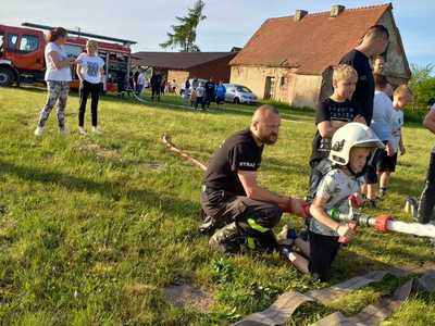 Alt="Zdjęcia przedstawiają Piknik Rodzinny "Mama, Tata i ja" zorganizowany przez ZSP w Ciasnej."