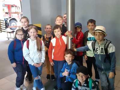 Alt="Zdjęcie przedstawia wycieczkę klas I-III z Ciasnej, do Lubiteki oraz PSP w Lublińcu."