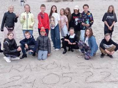 Alt="Zdjęcie przedstawia wycieczkę uczniów klas 7-8 z Sierakowa Śląskiego do Władysławowa."