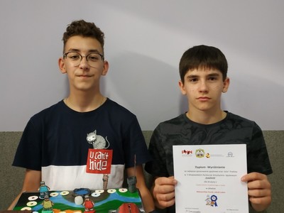 Alt="Zdjęcie przedstawia wyróżnionych uczniów z Ciasnej w konkursie Spielfabrik."