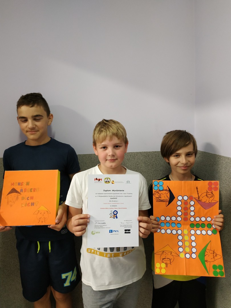 Alt="Zdjęcie przedstawia wyróżnionych uczniów z Ciasnej w konkursie Spielfabrik."
