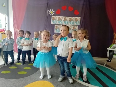 Alt="Zdjęcie przedstawia dzieci z Gminnego Klubu Malucha."