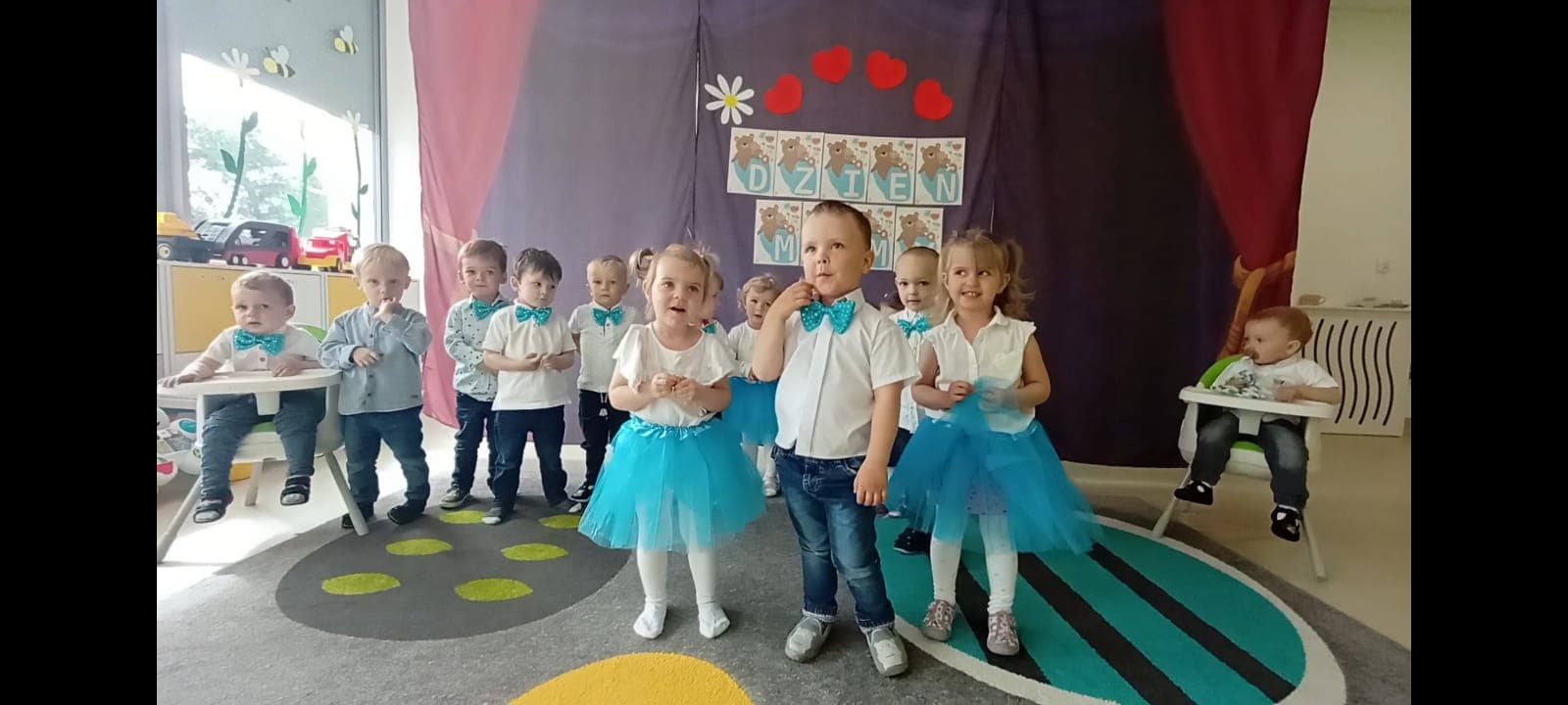 Alt="Zdjęcie przedstawia dzieci z Gminnego Klubu Malucha."