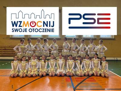 Alt="Zdjęcie przedstawia Mażoretki w zakupionych strojach z projektu WzMOCnij swoje otoczenie."