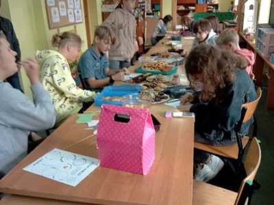 Alt="Zdjęcie przedstawia Dzień Kropki w szkole w Ciasnej."