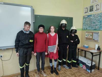 Alt="Zdjęcie przedstawia Dzień Bajek w szkole w Ciasnej."