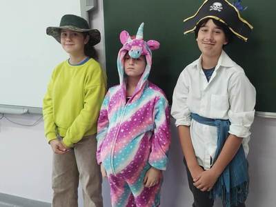 Alt="Zdjęcie przedstawia Dzień Bajek w szkole w Ciasnej."