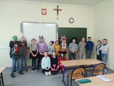 Alt="Zdjęcie przedstawia Dzień Bajek w szkole w Ciasnej."