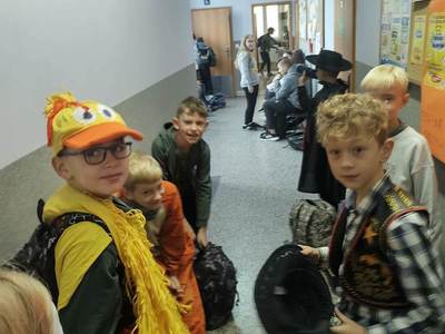 Alt="Zdjęcie przedstawia Dzień Bajek w szkole w Ciasnej."