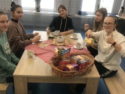 Alt="Dzień herbaty w Szkole Podstawowej w Zborowskim."