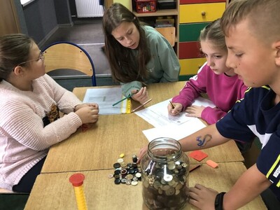 Alt="Akademia Innowacyjności Pani Gzyl w Szkole Podstawowej w Ciasnej."