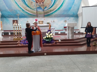 Alt="Przedstawienie "Józef - człowiek, który oddał życie" w czasie Jasełek w Gminie Ciasna."