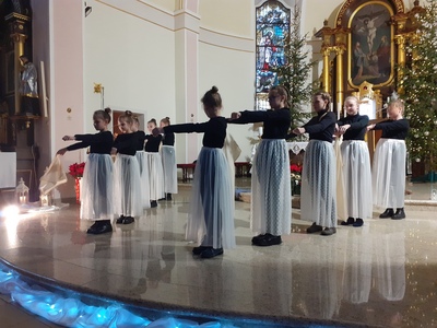 Alt="Przedstawienie "Józef - człowiek, który oddał życie" w czasie Jasełek w Gminie Ciasna."