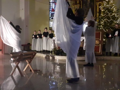 Alt="Przedstawienie "Józef - człowiek, który oddał życie" w czasie Jasełek w Gminie Ciasna."
