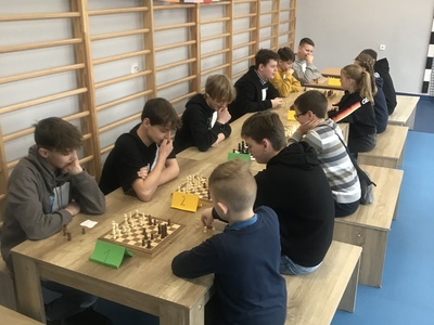 Alt="Zdjęcie przedstawia Gminny Turniej Szachowy o Puchar Wójta Gminy Ciasna w Zborowksiem."
