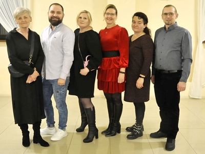Alt="Zdjęcie przedstawia przedstawicieli Rady Sołeckiej wraz z Panią Sołtys Gabrielą Przywara, Sieraków Śląski."