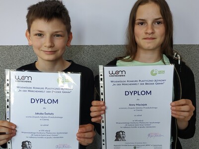 Alt="Laureaci VIII edycji Wojewódzkiego Konkursu Plastyczno-Językowego ,,W świecie baśni braci Grimm’’."