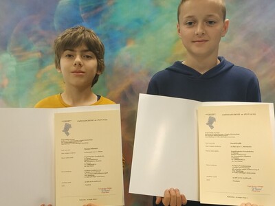 Alt="Laureaci VIII edycji Wojewódzkiego Konkursu Plastyczno-Językowego ,,W świecie baśni braci Grimm’’."