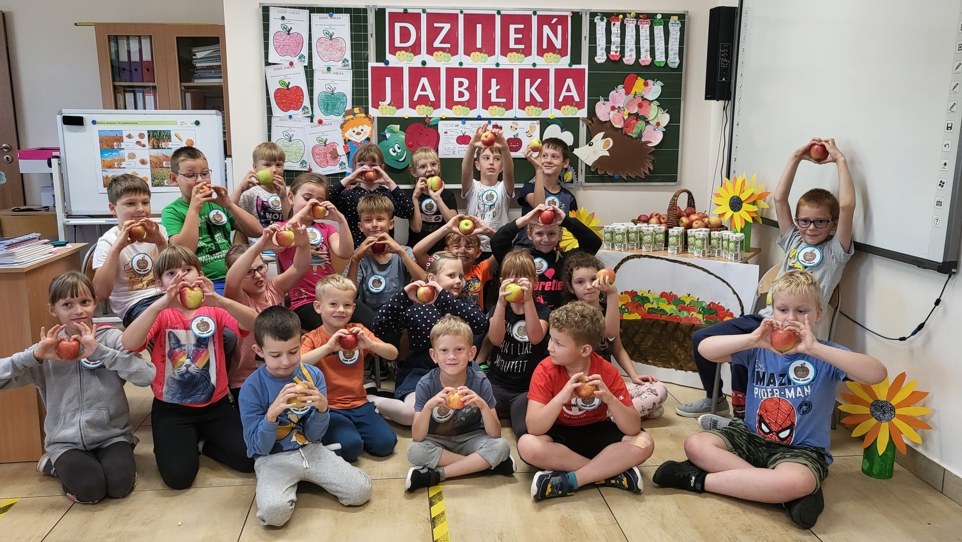 Alt="Zdjęcie przedstawia aktywności klas I-III w SP w Zborowskiem."