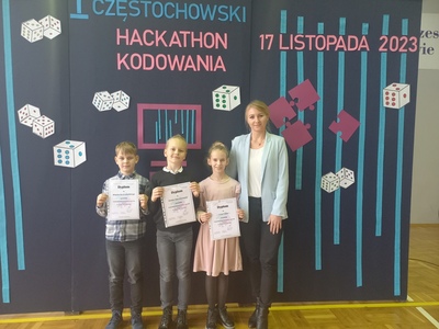 Alt="Zdjęcie przedstawia laureatów I Hackatkonu Kodowania w Częstochowie "W zdrowym ciele zdrowy duch", ze Szkoły w Ciasnej."