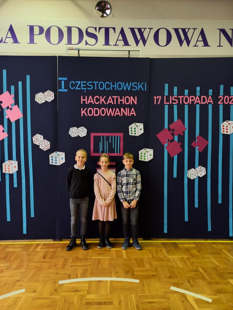 Alt="Zdjęcie przedstawia laureatów I Hackatkonu Kodowania w Częstochowie "W zdrowym ciele zdrowy duch", ze Szkoły w Ciasnej."