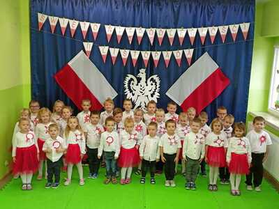 Alt="Zdjęcie przedstawia Obchody Dnia Niepodległości w Przedszkolu na Zborowskiem."