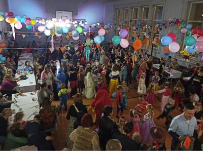 Alt="Zdjęcie przedstawia Zabawę Mini Disco w Przedszkolu w Sierakowie Śląskim."
