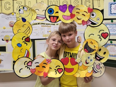 Alt="Światowy Dzień Życzliwości i Pozdrowień w Szkole w Zborowskiem."