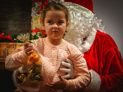 Alt="Zdjęcie przedstawia obchody Mikołajek w Ciasnej. Zdjęcie: Radosław Gruca."