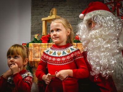 Alt="Zdjęcie przedstawia obchody Mikołajek w Ciasnej. Zdjęcie: Radosław Gruca."