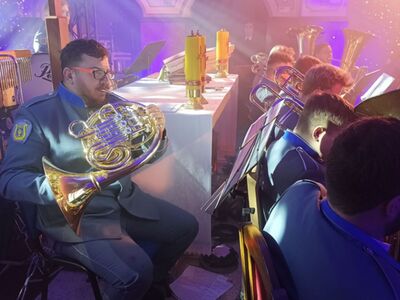 Alt="Zdjęcie przedstawia Koncert Kolęd, który odbył się 14 stycznia 2024 w Kościele pw. Św. Jadwigi w Jeżowej. Wystąpiły: Mała Orkiestra Dęta z Ciasnej, Gminna Orkiestra Dęta z Ciasnej wraz z wokalistami z GokVoice oraz Zespół "Goralska Hora". Zdjęcie: GOK"