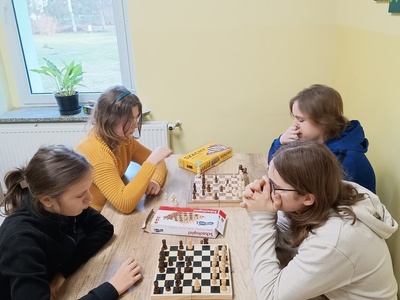 Alt="Zdjęcie przedstawia uczestników w Szkolnym Turnieju Szachowym w Zborowskiem."