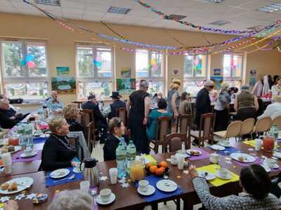 Alt="Zdjęcie przedstawia bal karnawałowy w DDS+ w Panoszowie."