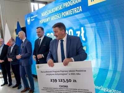 Inicjatywa Antysmogowa - odebranie dotacji Wójt Gminy Ciasna Zdzisław Kulej