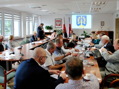 Alt="Zdjęcie przedstawia Pierwszą Sesję Rady Gminy Ciasna kadencji 2024-2029."
