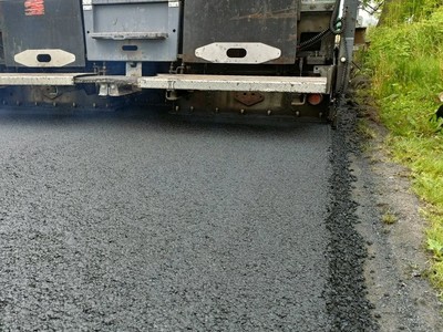układanie nawierzchni asfaltowej
