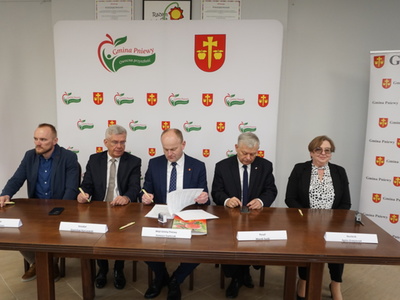 Podpisanie umowy na sieć wodociągową