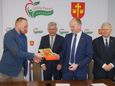 Podpisanie umowy na sieć wodociągową