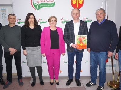 Podpisanie umowy na przebudowę drogi w Woli Pniewskiej