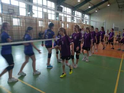 Drużyna siatkarska z PSP Kruszew na rozgrywkach w Radomiu