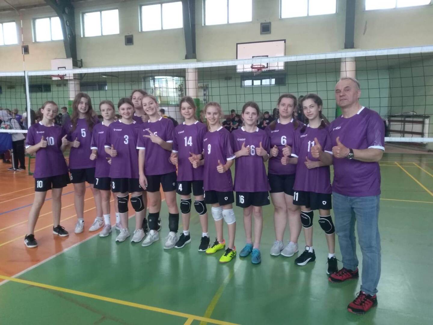 Drużyna siatkarska z PSP Kruszew na rozgrywkach w Radomiu